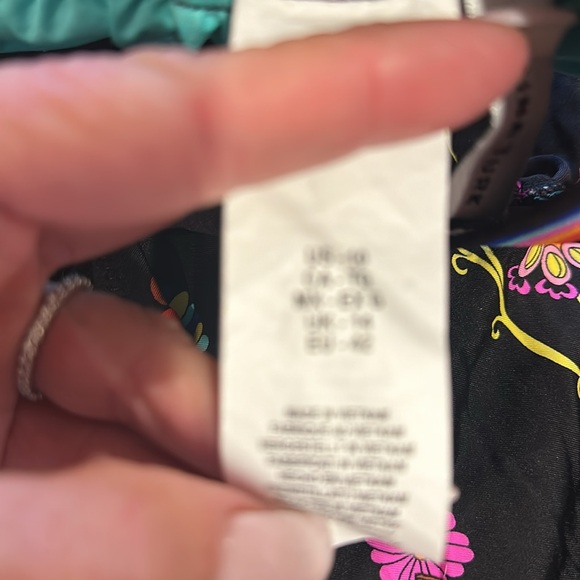 Swimsuit and coverup - Picture 5 of 6